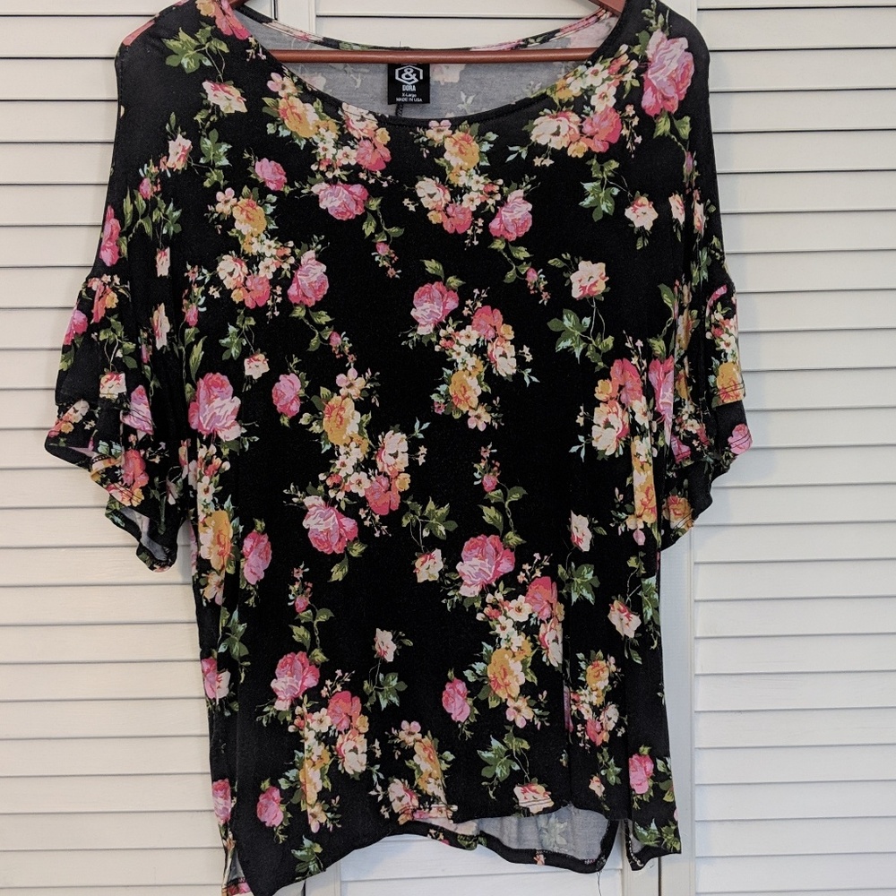 EUC Agnes & Dora Frill Sleeve top